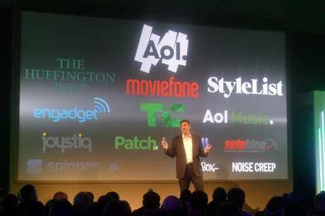 AOL's direktør, Tim Armstrong, byder på indhold til HTC One.