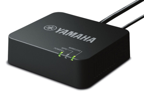 Wi-Fi adapteren YWA-10 følger med den dyreste receiver og giver trådløs netværksadgang. Til andre modeller er den ekstraudstyr.