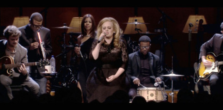 Adele – Live at the Royal Albert Hal er derimod en fabelagtig Blu-ray udgivelse. Men brug ikke en stor DSP-klang på den allerede store rumklang.