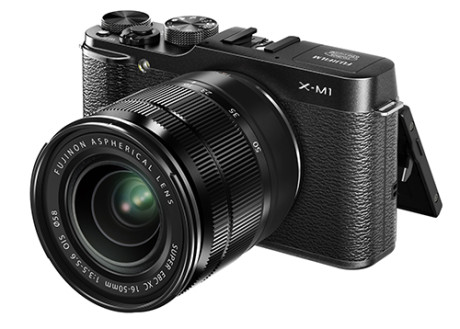 Kompakt og let fra FujiFilm 1 X-M1_Black_Front_Left_16-50mm_Tilt_LCD