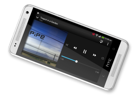 HTC One mini er forsynet med to eksterne stereohøjttalere med dedikeret forstærker. Det kalder HTC for BoomSound.