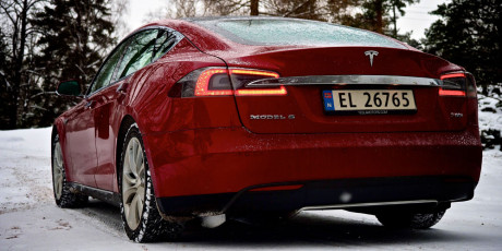 Tesla-S-rear