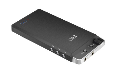 Den bærbare hovedtelefon-forstærker FiiO E18 har indbygget digitalkonverter til Android-telefoner.