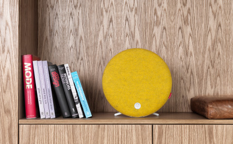 Libratone_Loop_PineappleYellow_Shelf