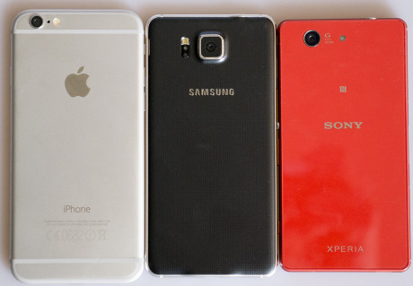 Sammenligning af størrelse: iPhone 6, Samsung Galaxy Alpha, Sony Xperia Z3 Compact