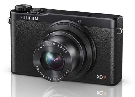 X-Q2_Black_Front_Left_Wide_Reflection