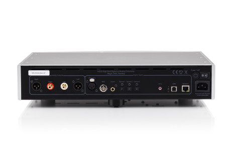 HD30 er gavmildt udrustet med digitalindgange: Tre optiske samt koaksial, BNC, AES/EBU og USB – plus netværkstilslutning med AirPlay! Der er både balancerede og ubalancerede udgange. Foto: Hegel