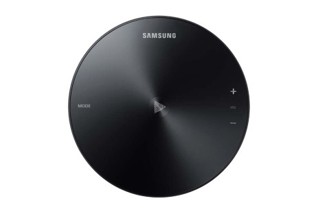 Toppen af R5 er ét stort touch-felt, hvor afspilning, lydstyrke og valg af kilde kan styres. Foto: Samsung
