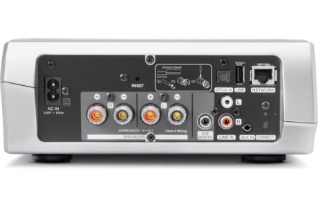 Ud over solide højttalerterminaler har HEOS både analog og optisk digitalindgang samt USB-tilslutning og subwoofer-udgang. (Foto: Producent)