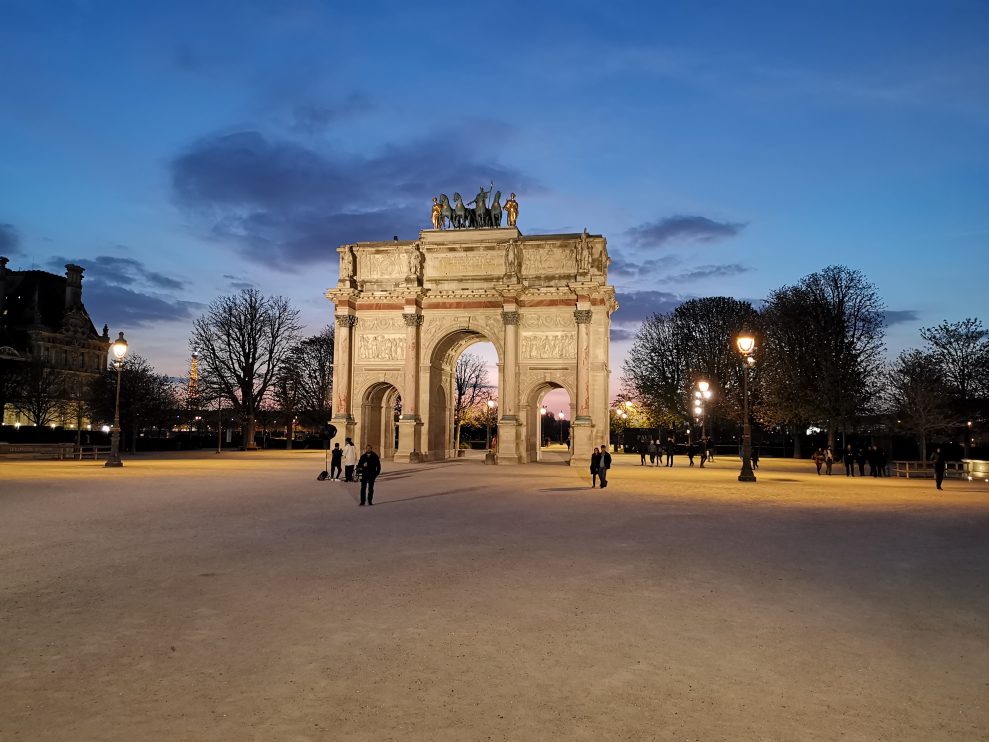 Arc de Triomphe du Carrousel framför Louvren fotograferad med Huawei P30 Pro med standardinställningar. Foto: Peter Gotschalk