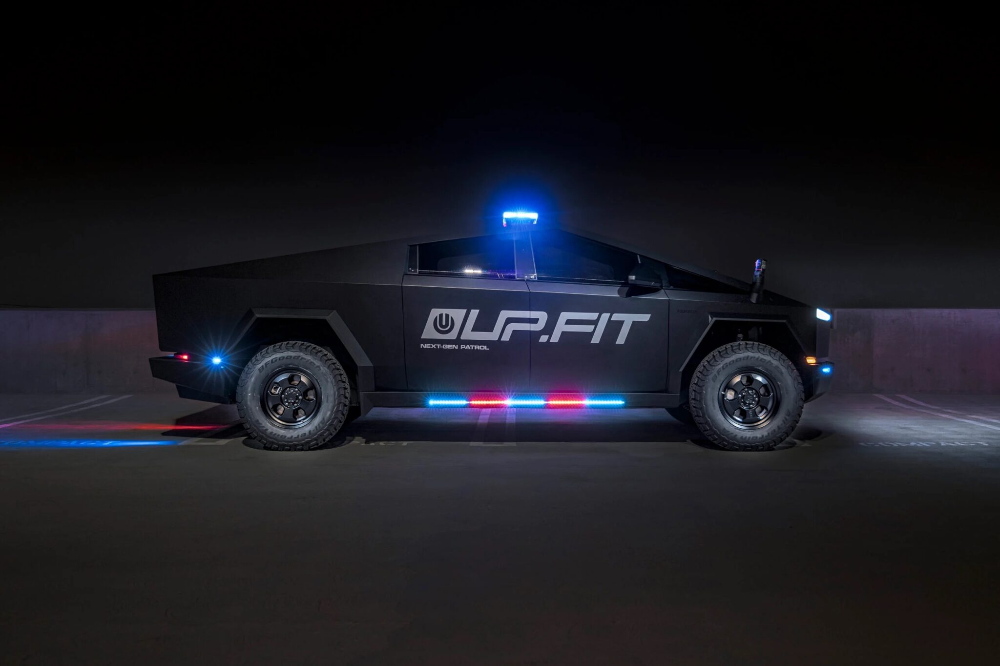 UP-Tesla-Cybertruck-Police-Truck-6-2048x1364