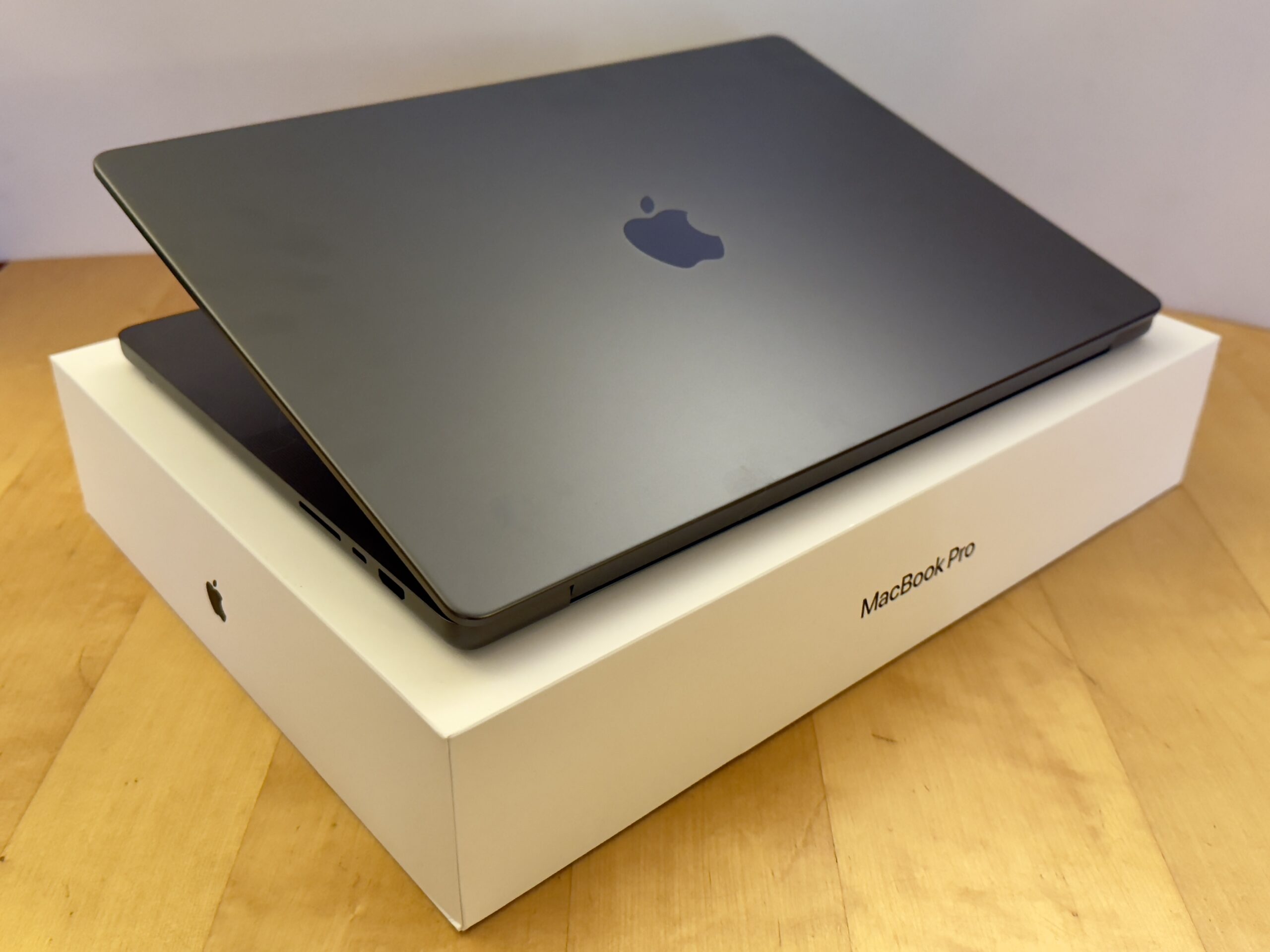 Macbook Pro M4 Pro on box scaled