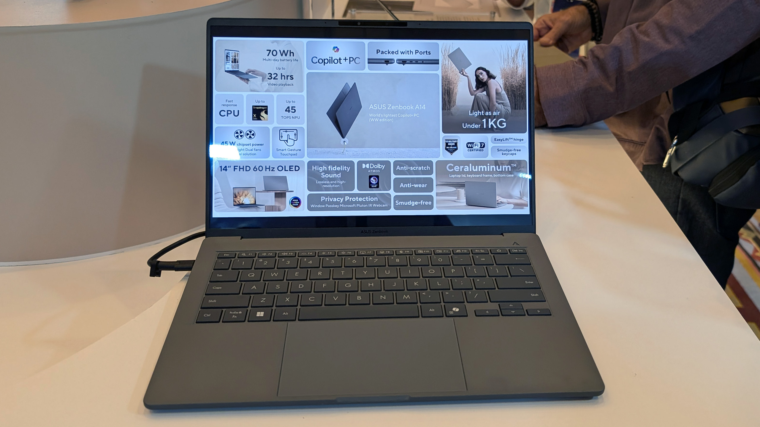 CES 2025: Asus Zenbook A14 - superlett og batterisparende 1