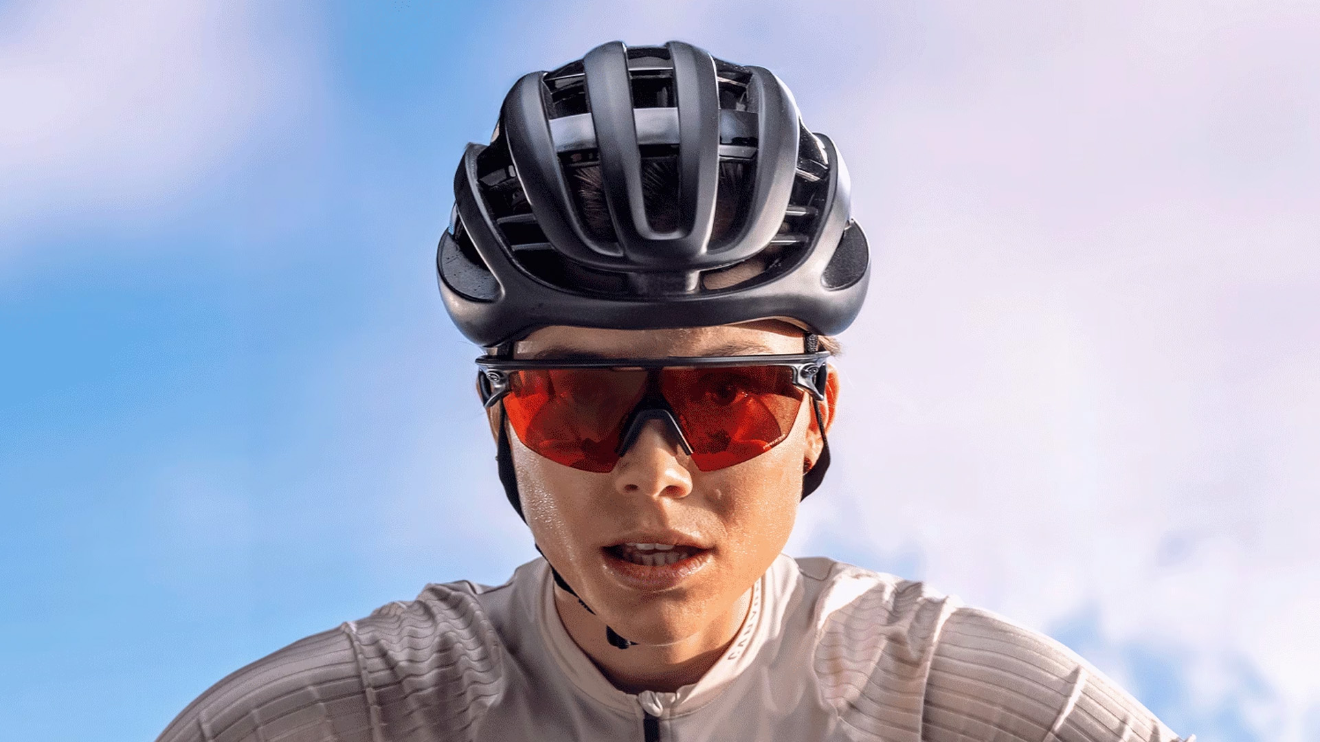 Meta vil lave smart-briller med Oakley